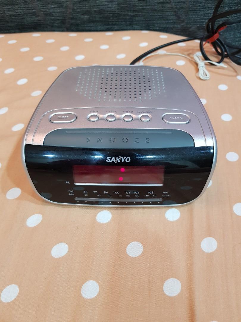 Sanyo AM FM Radio Alarm Clock, Furniture & Home Living, Home Decor