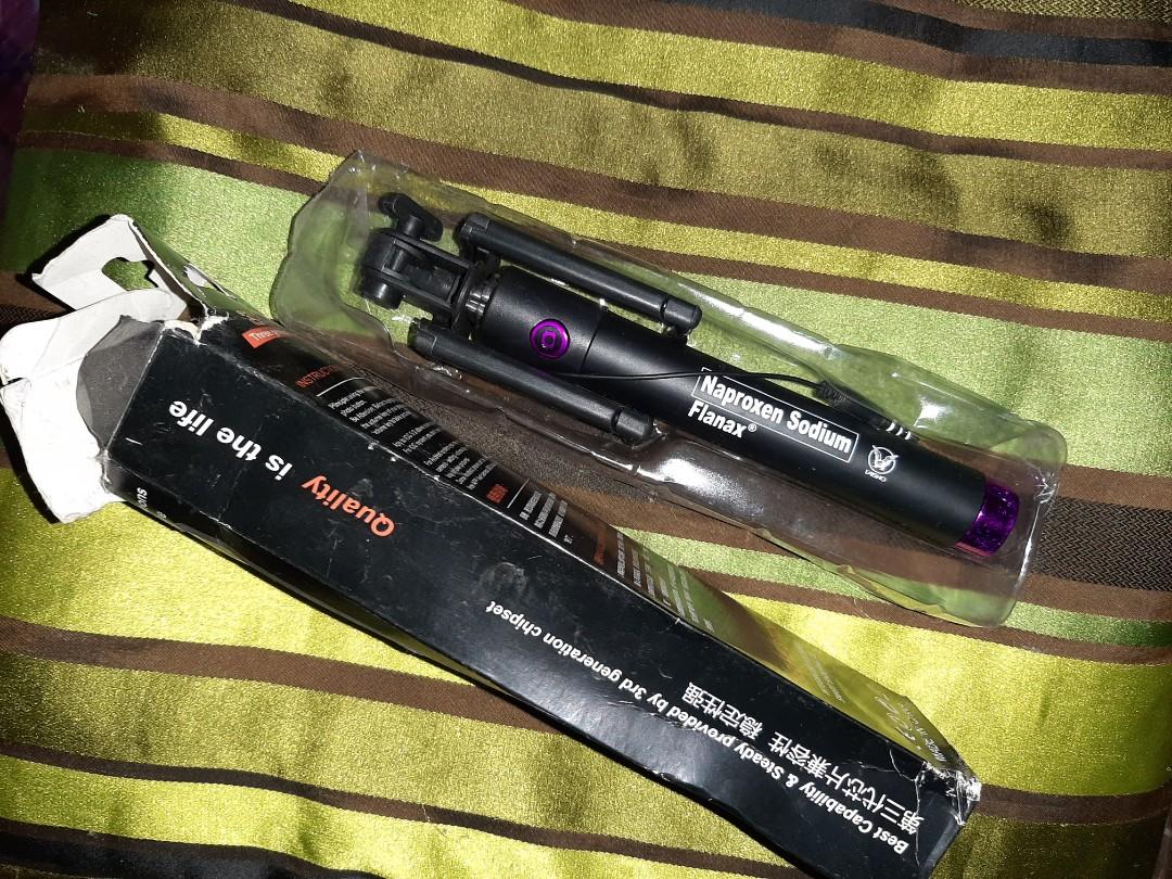 selfie stick (Category: Mounts & Holders) located in Pasay City. Submitted by ynamariie (Listing ID 1052554898, Image 2). Description: .