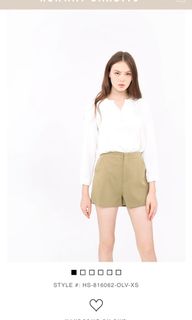 (Category: ) located in . Submitted by clearingwardrobe97 (Listing ID 1052403167, Image 1). Description: .