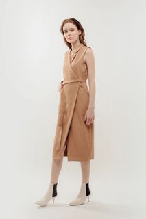 (Category: ) located in . Submitted by clearingwardrobe97 (Listing ID 1052404192, Image 1). Description: .