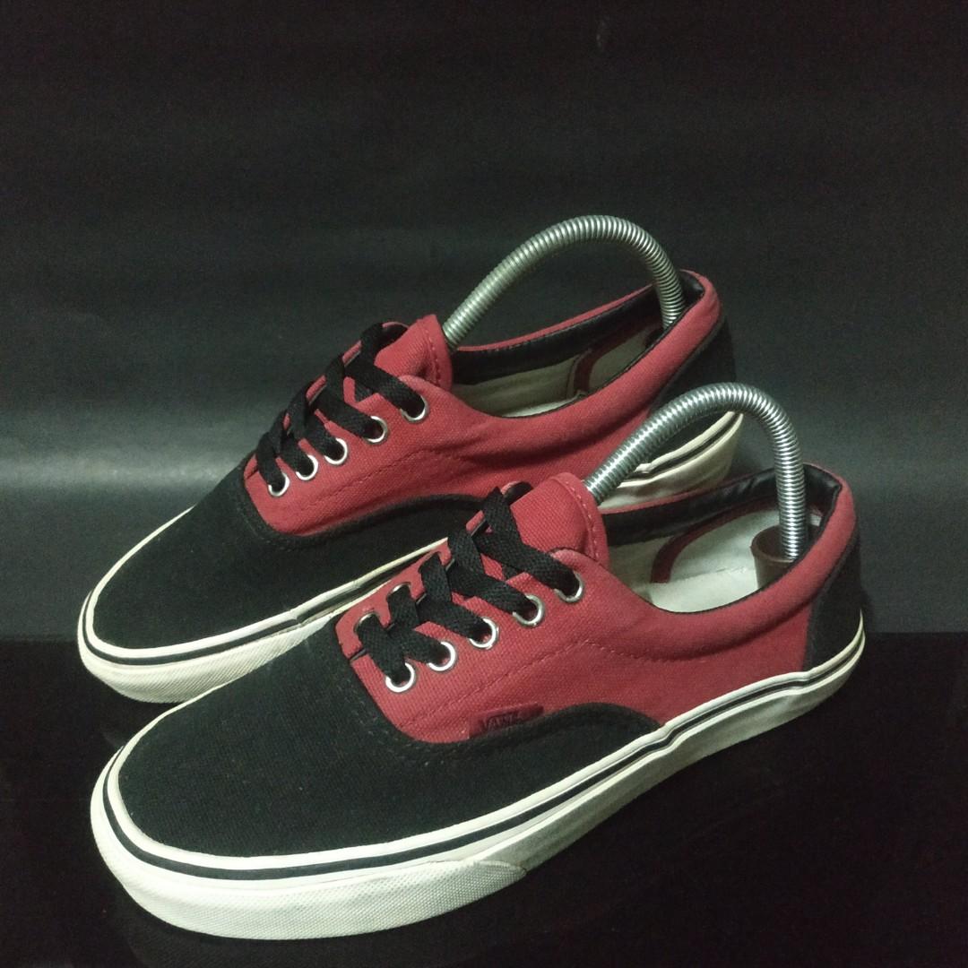 Vans era black and red top