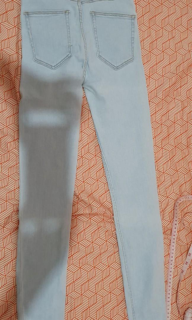 Zara jeans (Category: Jeans) located in Noveleta. Submitted by heyitsroxy (Listing ID 1052390965, Image 3). Description: authentic zara jeans skinny, ankle fit fits very nice and flattering size 36 used 2x only rfs: bawas kalat.