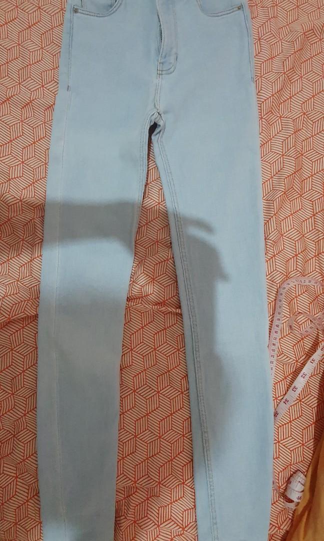 Zara jeans (Category: Jeans) located in Noveleta. Submitted by heyitsroxy (Listing ID 1052390965, Image 2). Description: authentic zara jeans skinny, ankle fit fits very nice and flattering size 36 used 2x only rfs: bawas kalat.