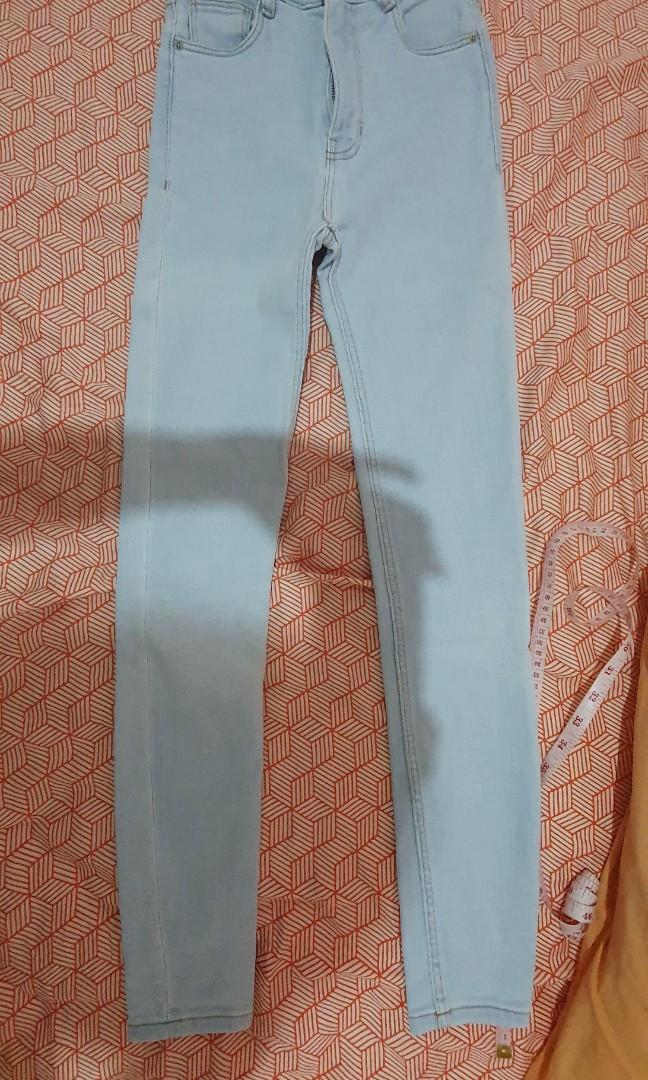 Zara jeans (Category: Jeans) located in Noveleta. Submitted by heyitsroxy (Listing ID 1052390965, Image 1). Description: authentic zara jeans skinny, ankle fit fits very nice and flattering size 36 used 2x only rfs: bawas kalat.