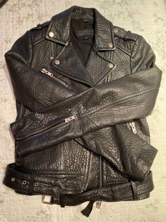 (Category: ) located in . Submitted by shop_my_closett (Listing ID 1046618189, Image 1). Description: .