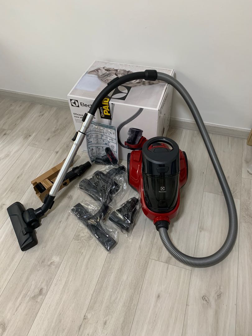 ELECTROLUX EC416CR BAGLESS VACUUM CLEANER (2000W), TV & Home Appliances