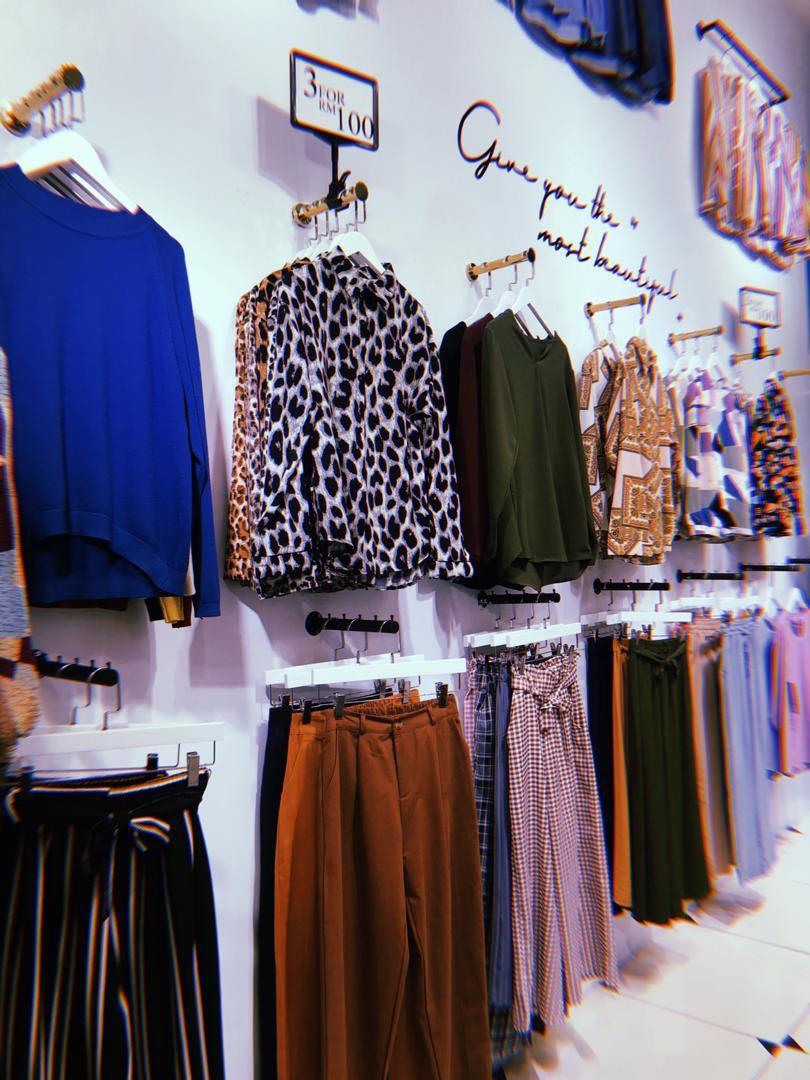 Hanger 100 Murah Gm Klang Home Furniture Others On Carousell Hanger kayu adalah gantungan pakaian yang disarankan oleh para fashion expert untuk menggantungkan koleksi pakaian anda di dalam lemari. carousell