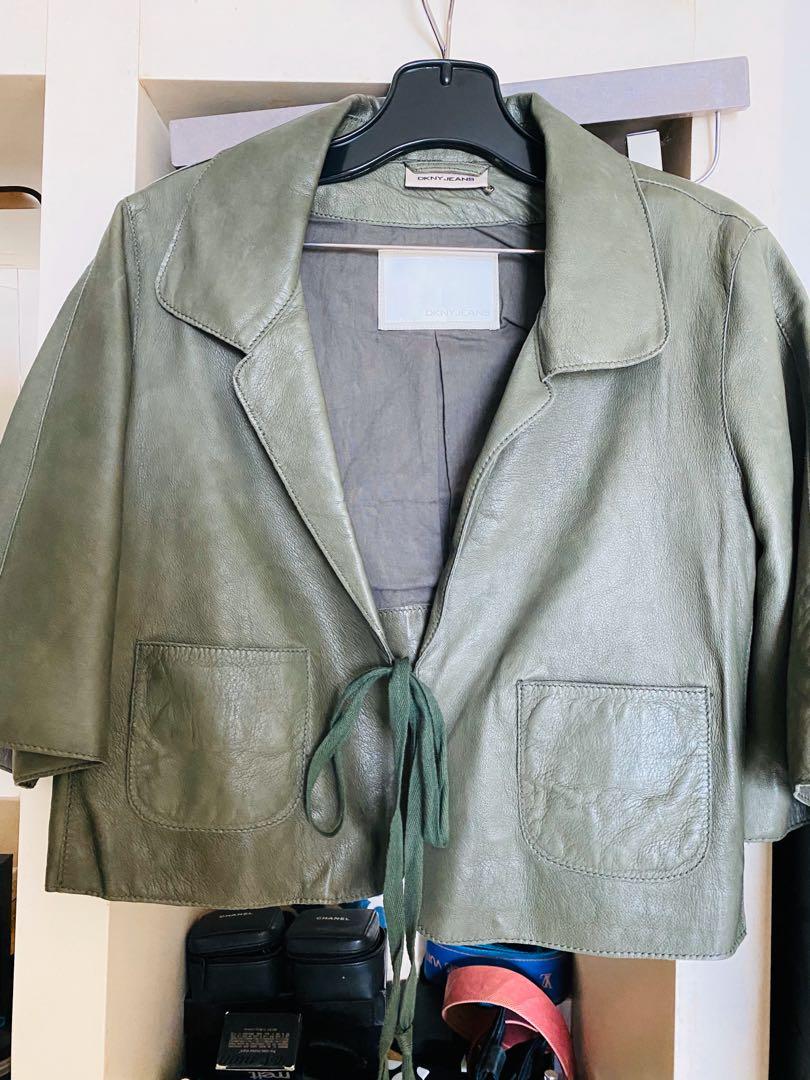 Leather Jacket （分類：外套及戶外衣服）位於 Hong Kong。 由 vapourtrail747 提交（商品編號 1046481164，圖片 2）。簡介： Buttery soft cropped real leather jacket in the very on trend olive khaki colour. Shoulder across is 40cm and length is about 47cm. Lost income and am needing to make money. The listed price is a total steal 🍷。