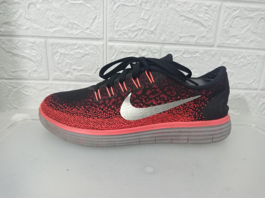 nike free distance shield