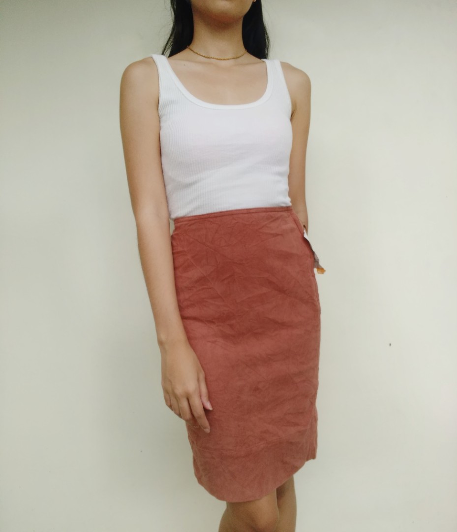 pencil cut skirt below the knee