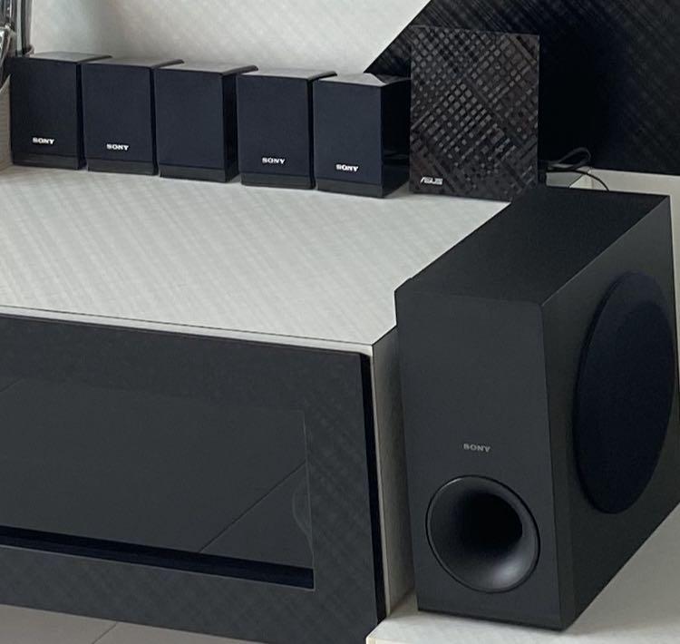 Sony DVD Home Theatre System DAVTZ140, Audio, Soundbars, Speakers