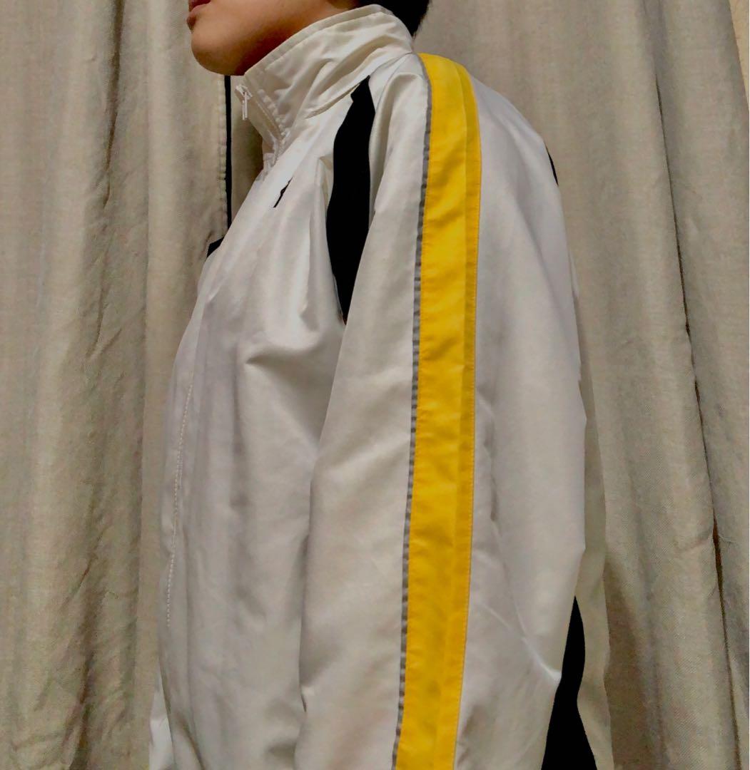 Windbreaker (Category: Coats, Jackets and Outerwear) located in Antipolo. Submitted by scrollshop (Listing ID 1046569581, Image 3). Description: Yellow and Black Windbreaker 👉🏻 7/10 condition 👉🏻 May issue kaya mababa nalang 👉🏻 Shipping fee shouldered by the buyer .