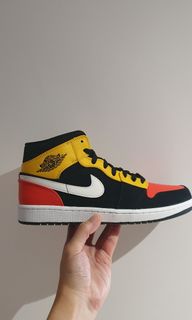 (Category: ) located in . Submitted by superbsssneakers (Listing ID 1052641184, Image 1). Description: .