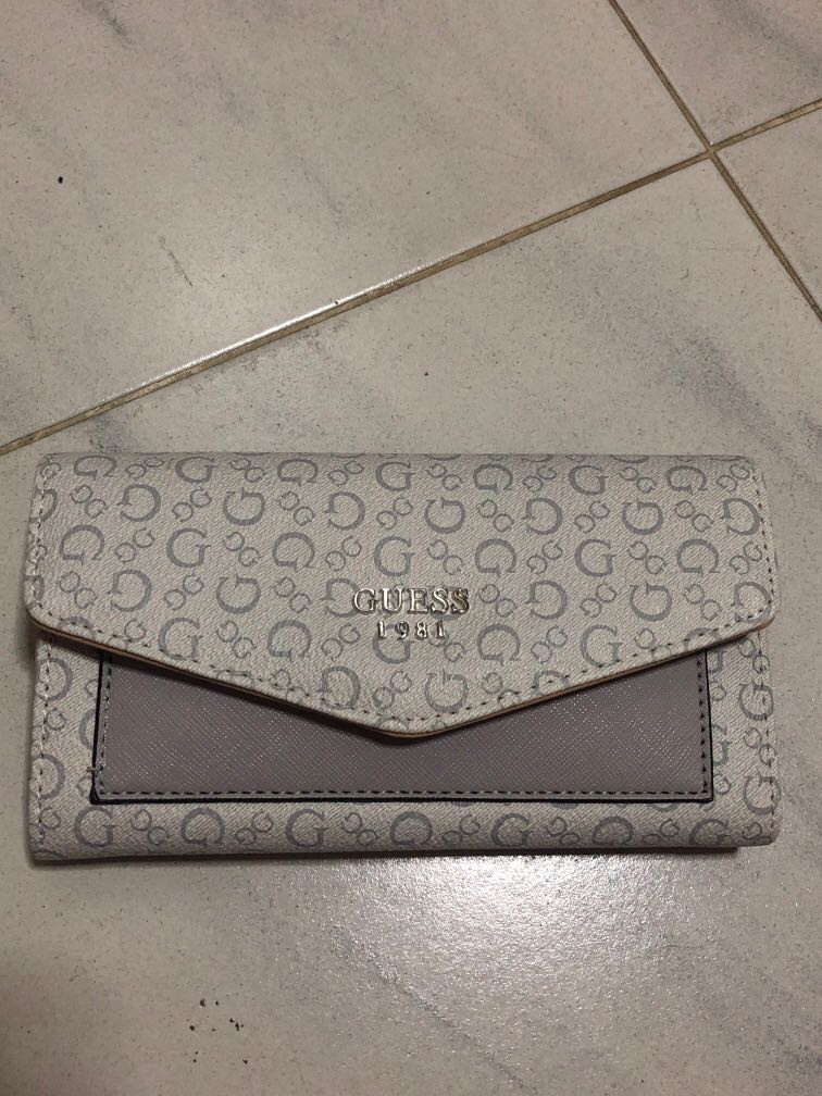 guess 1981 wallet
