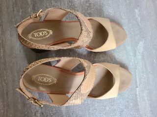 （分類：）位於 。 由 hello.shoes 提交（商品編號 1052581659，圖片 1）。簡介： 。