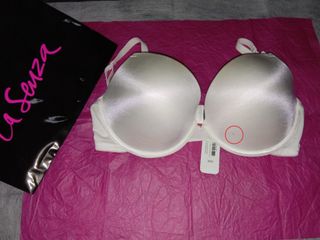 (Category: ) located in . Submitted by bebechong268 (Listing ID 1052758721, Image 1). Description: .