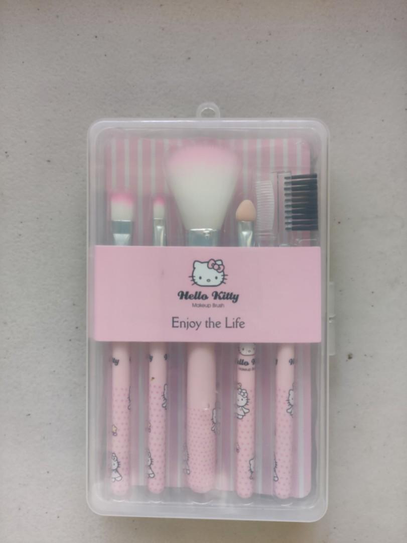 Makeup tool kit for kids (Category: Makeup) located in Caloocan City. Submitted by dianethriftstore (Listing ID 1052693957, Image 1). Description: .