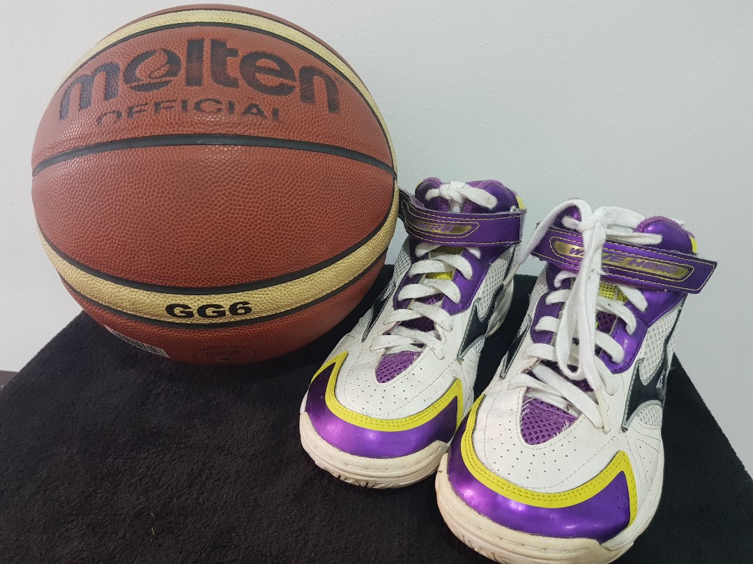 Mizuno basket ball shoes and ball Men s Fashion Footwear