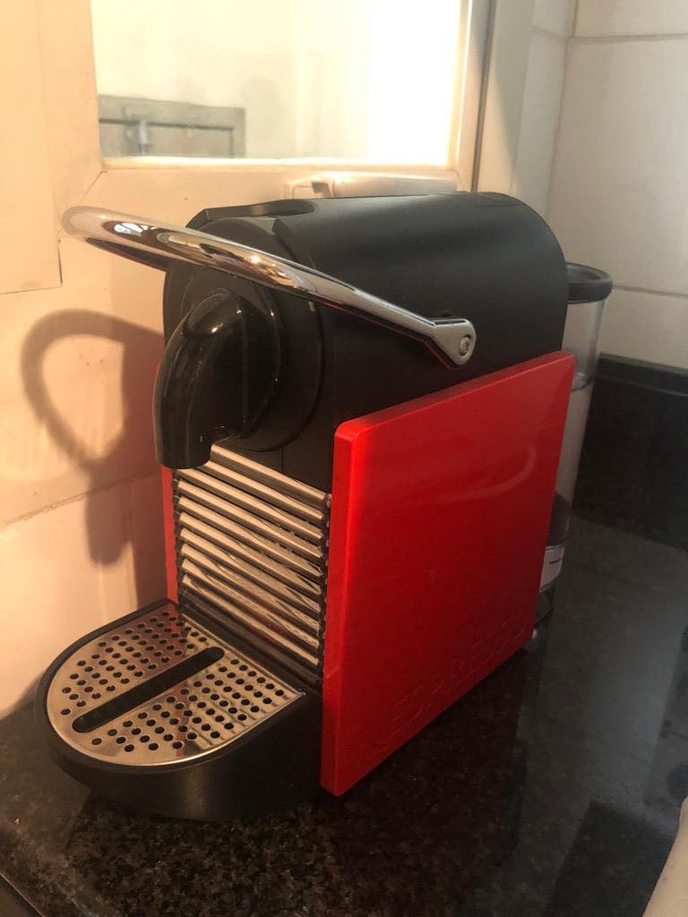 Nespresso Pixie coffee machine (free descaler included), TV & Home Appliances, Kitchen