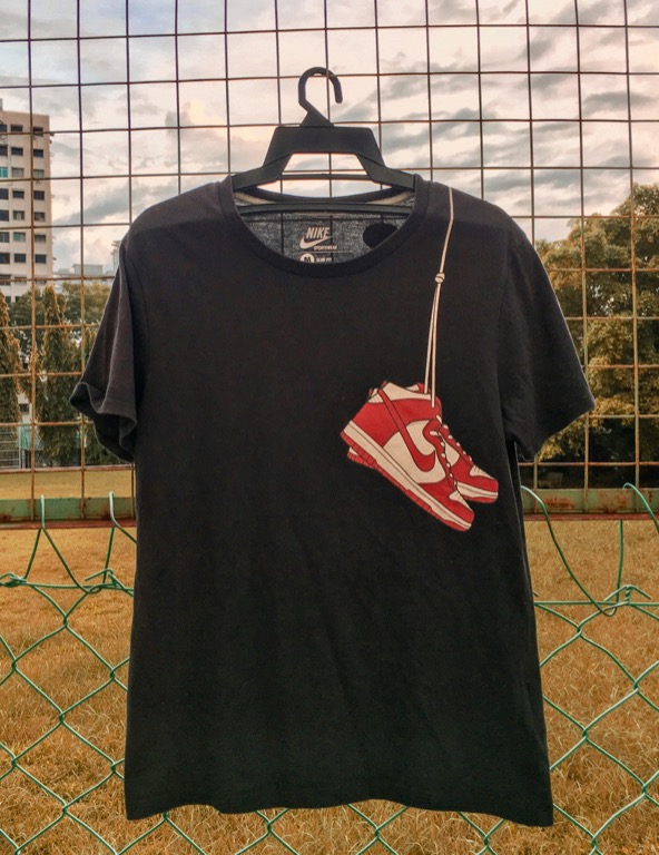 Nike hanging 2025 shoes t shirt