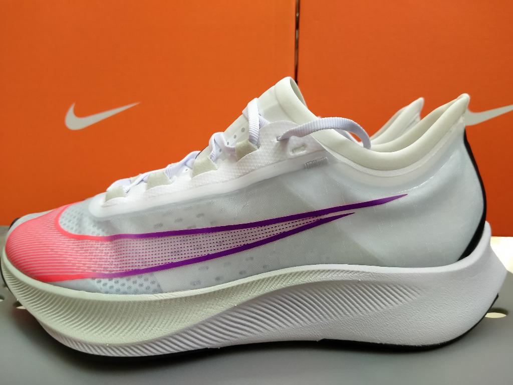 nike zoom fly carbon plate