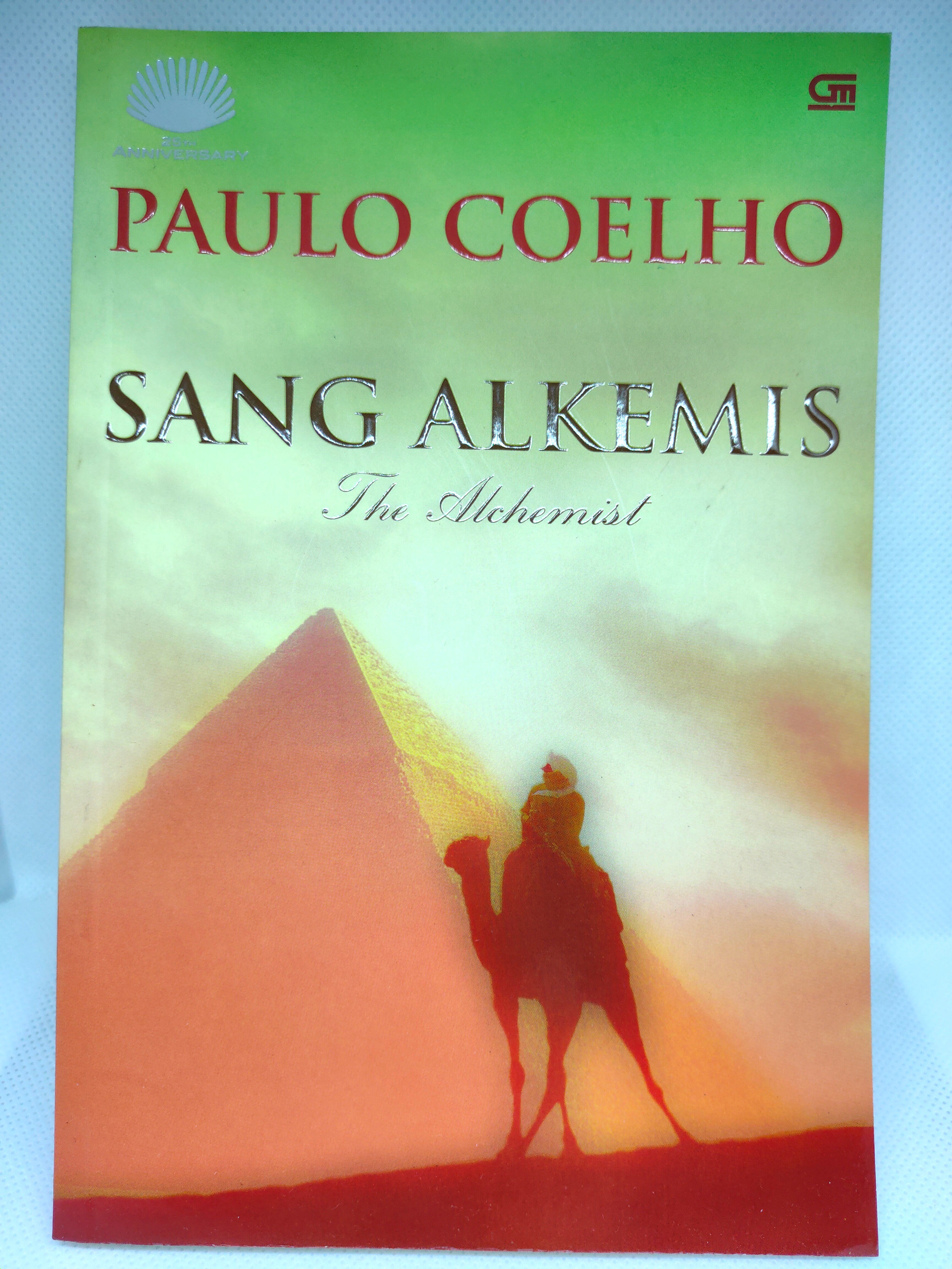 Novel Paulo Coelho Sang Alkemis Buku Alat Tulis Buku Di Carousell