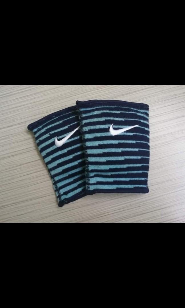 nike essential knee pads