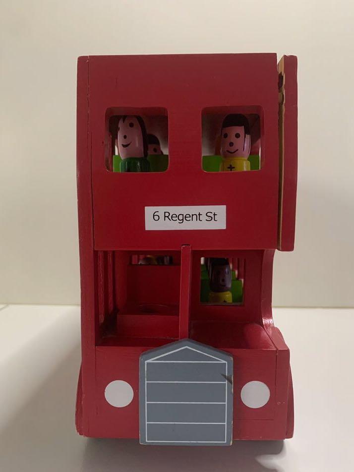 Hamleys london on sale bus