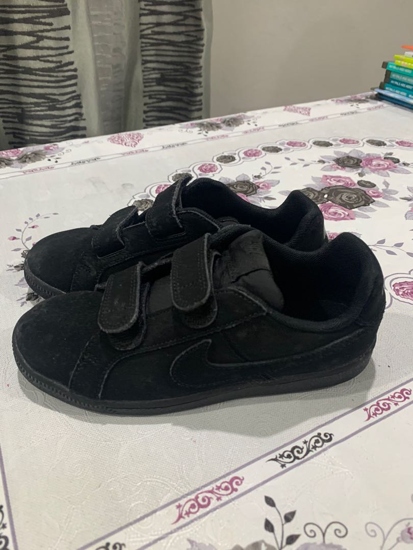 nike black shoes school