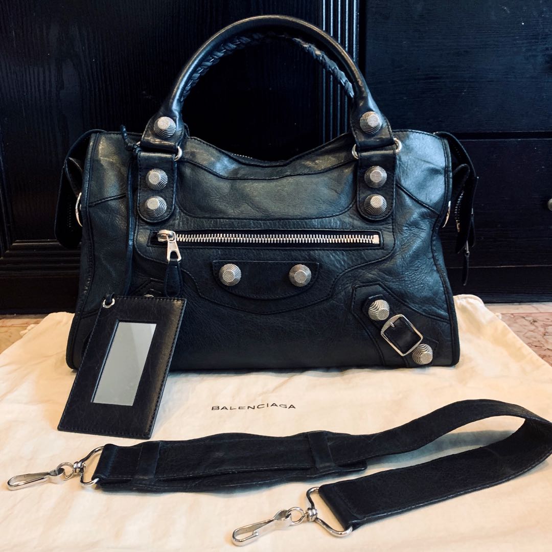 Krydderi rotation efterspørgsel Balenciaga Black giant stud 21 Classic City Bag authentic, Luxury, Bags &  Wallets on Carousell