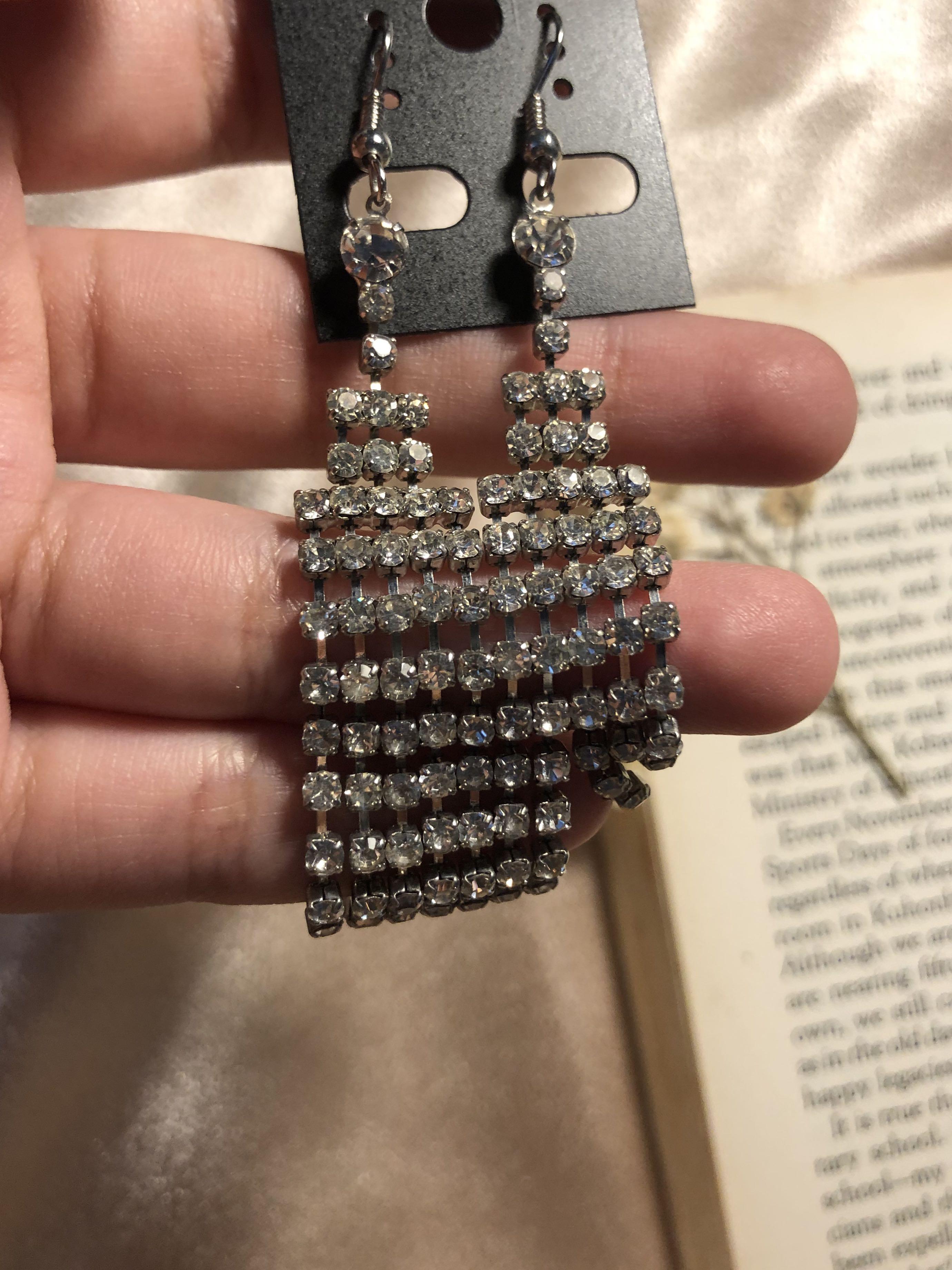 Earring (Category: Earrings) located in Singapore. Submitted by nurin.02 (Listing ID 1046799739, Image 3). Description: ctb for more info! .