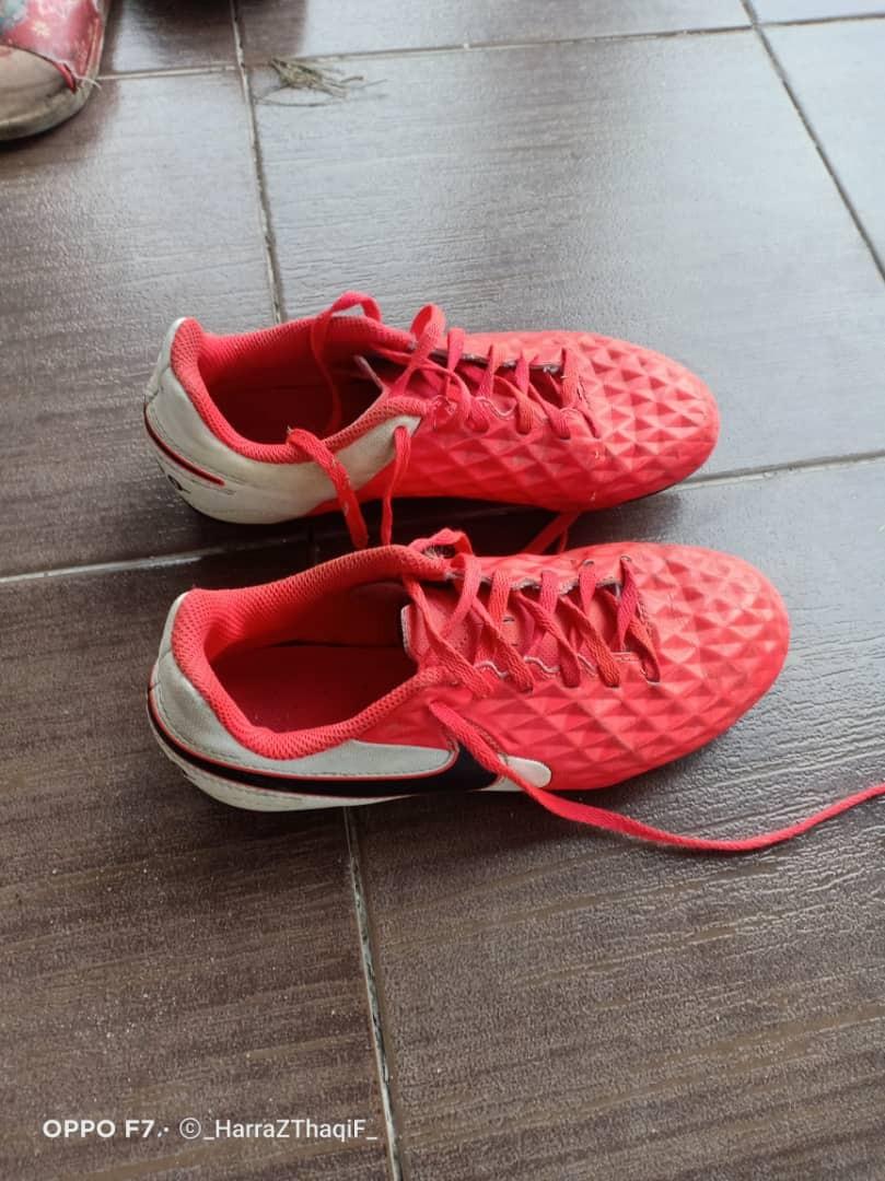 Nike football new arrivals boots size 5