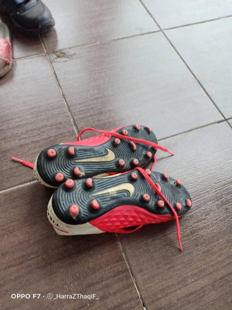 Nike football shoes size 5 store