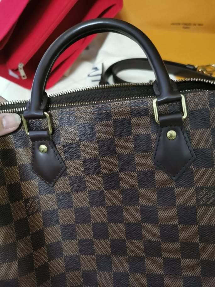 Preloved authentic Louis vuitton Lv speedy bandouliere 30 damier ebene with  strap, Luxury, Bags & Wallets on Carousell