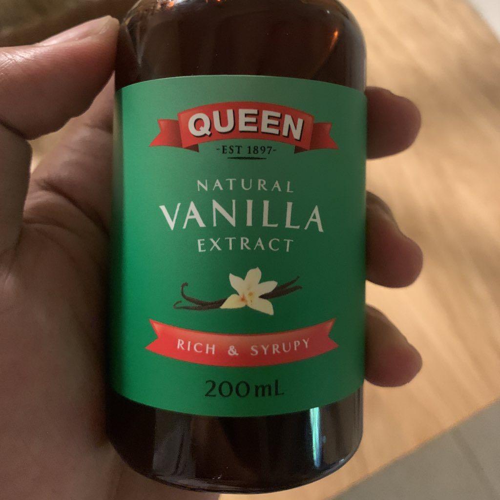 Queen Vanilla Extract For Baking Food Drinks Baked Goods On Carousell