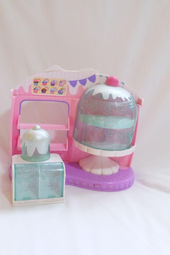 Shopkin Cupcake Queen Set Toys Games Toys On Carousell This playset is so adorable. carousell