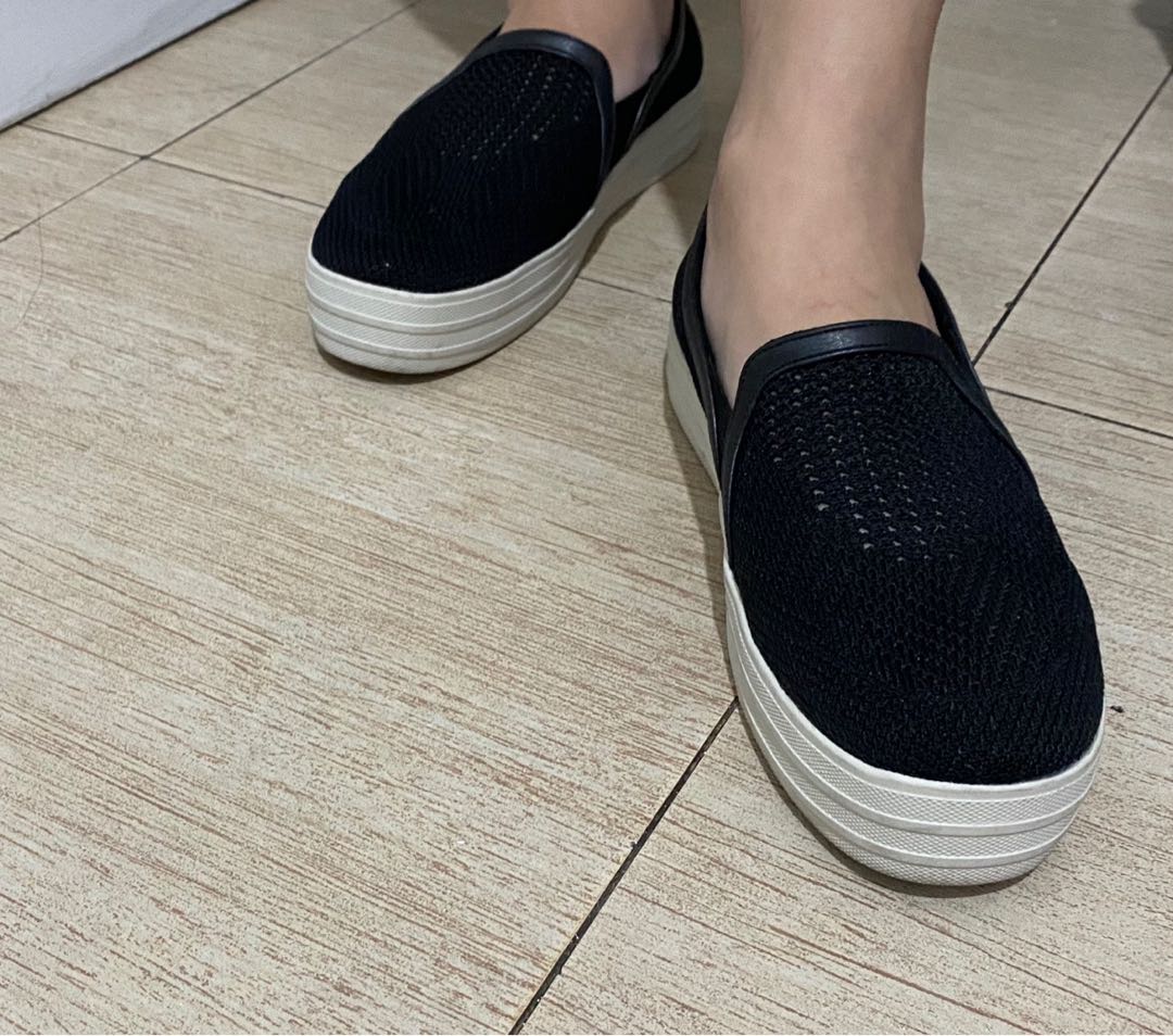 sketchers slide ons