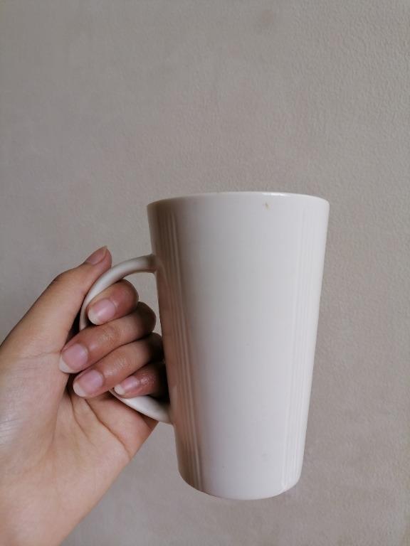 White Lined Tall Mug (Category: Other Kitchenware & Tableware) located in San Mateo. Submitted by Babyfume (Listing ID 1046737991, Image 1). Description: great quality BOUGHT IN THE US thick and semi thermal mug (help keep your coffee or iced drinks in their temperature) has some weight to it, not cheap feeling no damage, stains or scratches suitable for ages 7 and above message for more details and pictures .