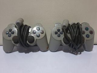 2 ps1 controllers (playstation 1)