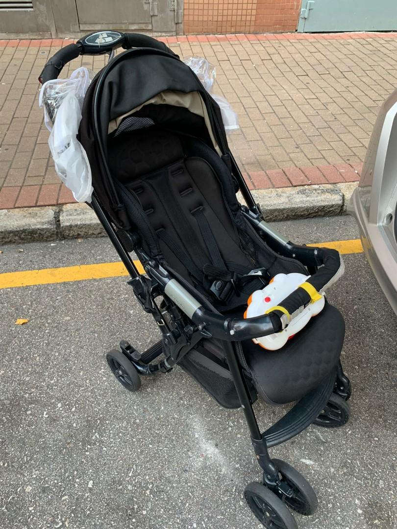 Combi Urban Walker Lite 車 二手黑色 兒童 孕婦用品 外出用品 外出用品 嬰兒車 Carousell