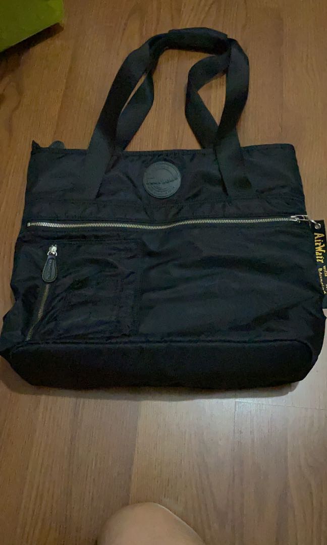 Dr martens nylon tote hotsell bag