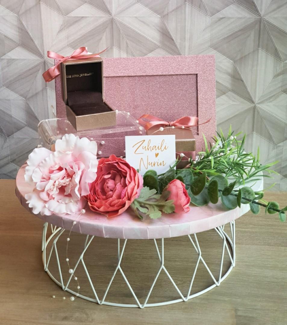 Dulang Hantaran Gubahan Free Delivery Everything Else On Carousell