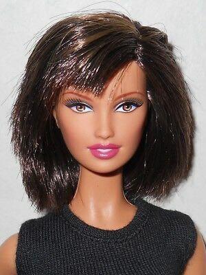 LOOKING FOR LARA FACE MOLD WITH MUSE BODY Hobbies Toys