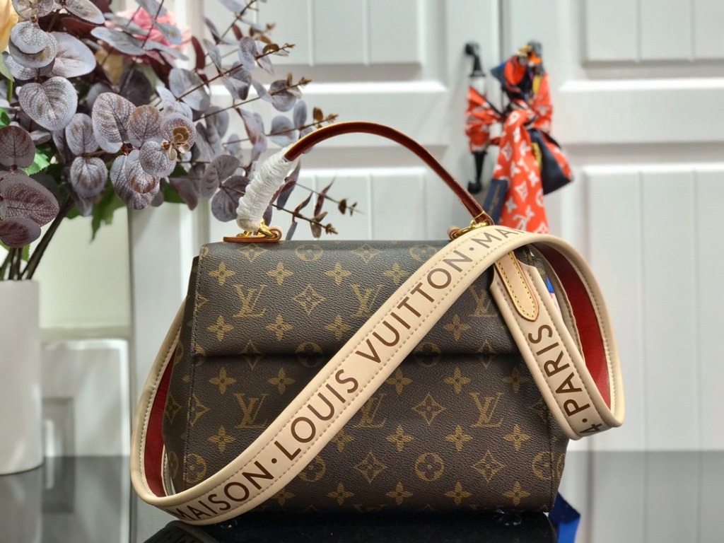 Louis vuitton cluny bb strap hotsell