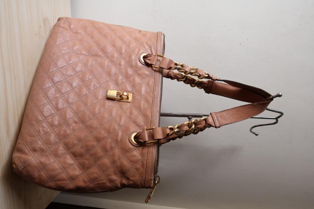 Marc Jacobs Authentic (Category: Purses & Pouches) located in Makati City. Submitted by foukfouk (Listing ID 1046956398, Image 1). Description: Marc Jacobs Authentic and NOT from UKAY, i am not a reseller who buys bag from ukay and sells it here, all my bags are personally purchased from legit stores. BPI GCASH BDO METROBANK LALAMOVE GRAB LBC COP (shipping fee only).