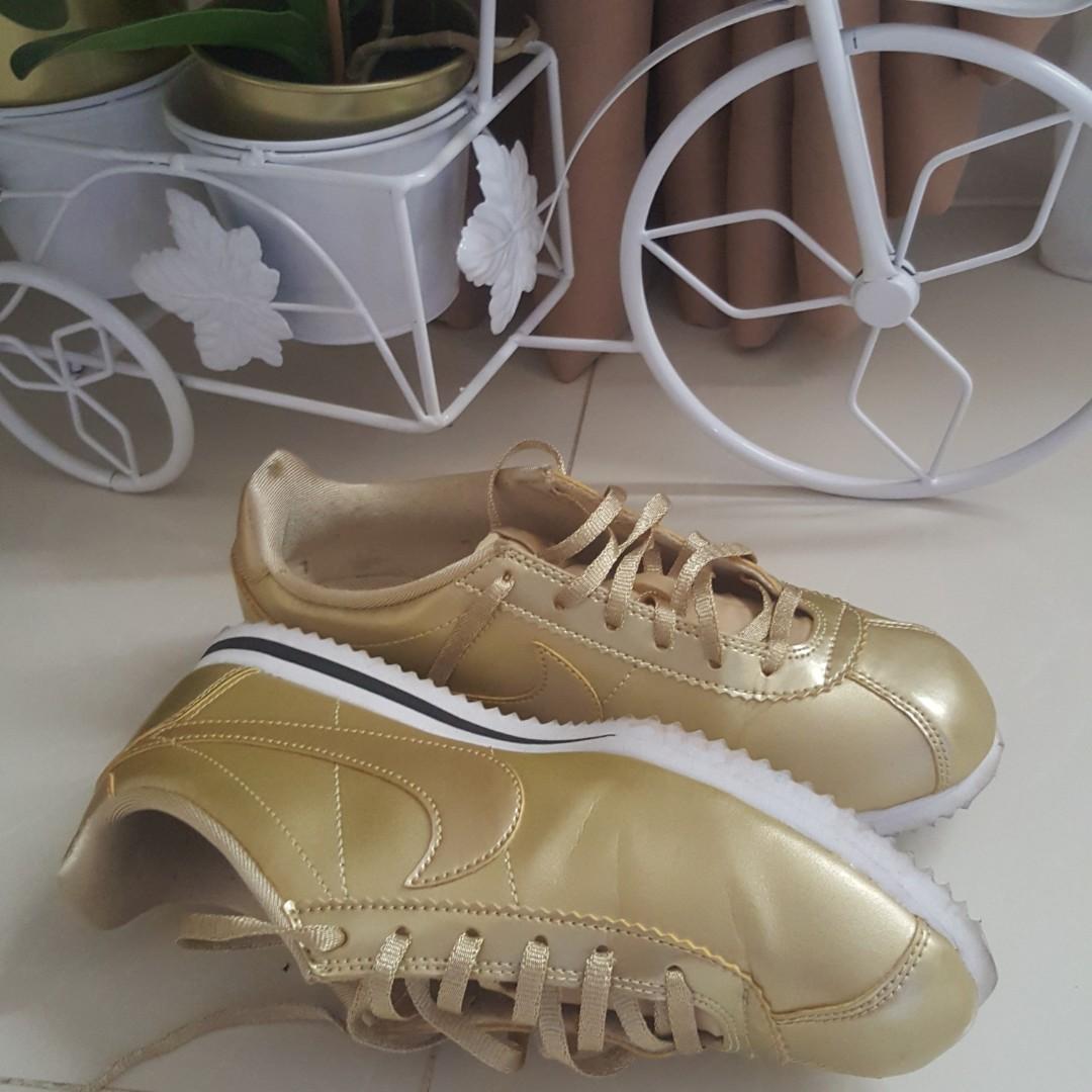 Gold nike cortez cheap