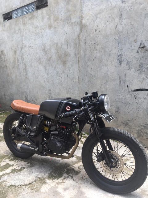 Custom bratcafe outlet