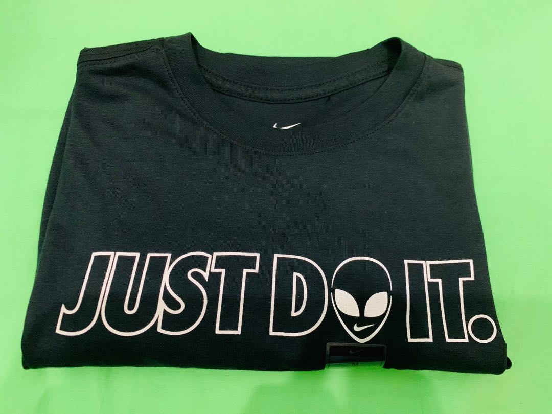 Nike just do it alien tee