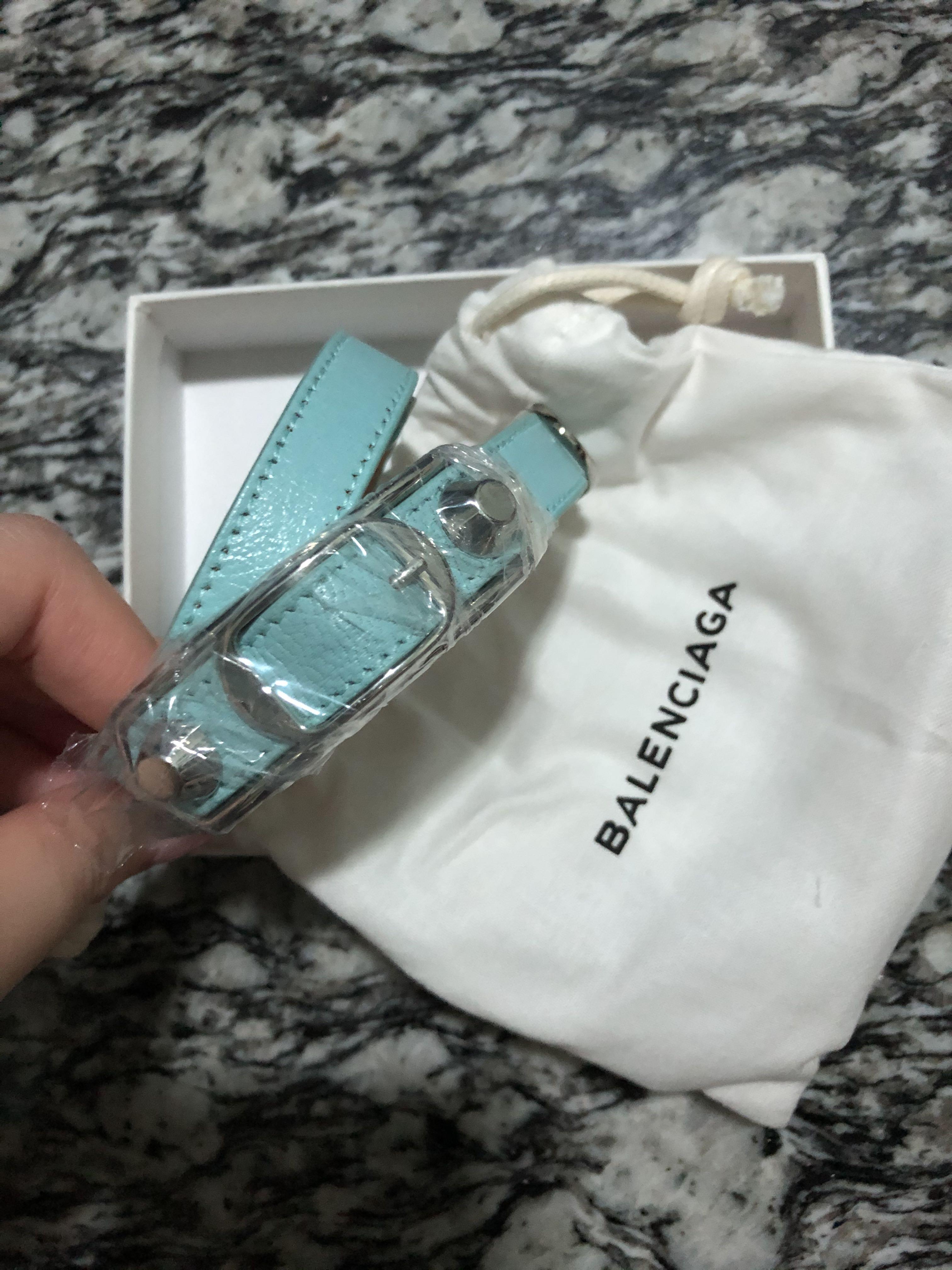 længst spand tryk Balenciaga Triple Tour Bracelet in Tiffany Blue, Luxury, Accessories on  Carousell