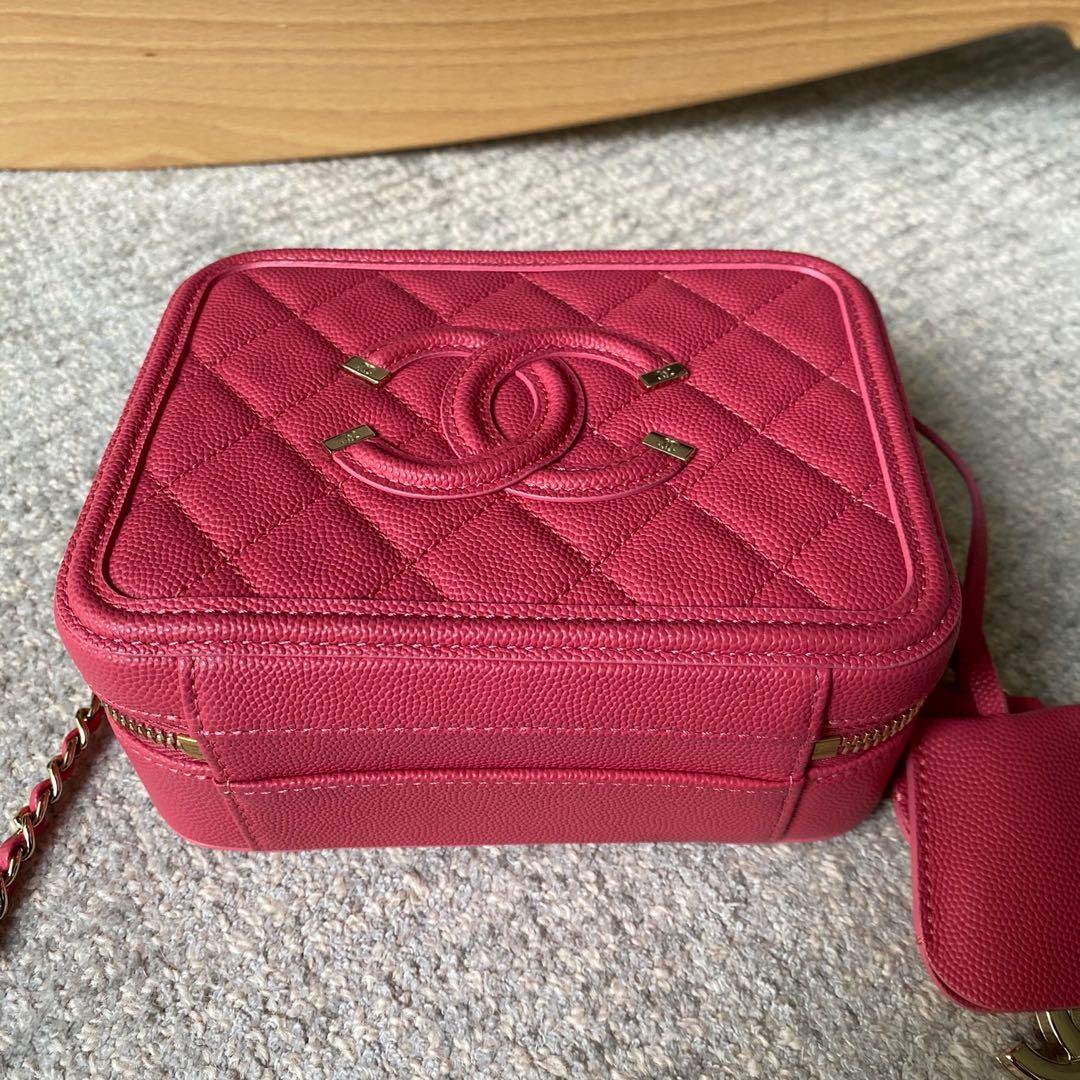 Chanel CC Filigree Small Vanity Case - Iridescent 🧜🏼‍♀️, Luxury, Bags &  Wallets on Carousell